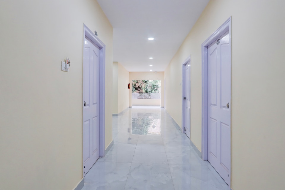 Hotel O Ss ome inn ultra luxury rooms , Ameerpet, Hyderabad