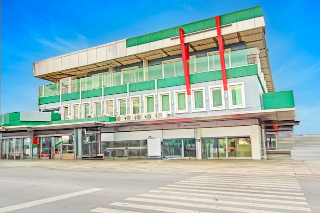 Townhouse OAK Makati Manila Near PNR Pasay Evangelista formerly VIP Suites