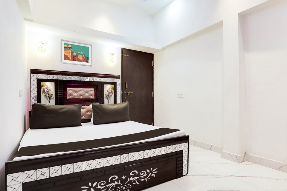 Hotel O AVN, Pandri Road, Raipur