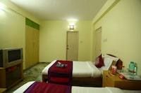 OYO Apartment Hotel Jothi Comfort Perungudi Near Thiruvalluvar Nagar Beach