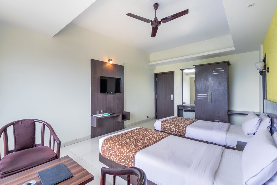 Palette - Hotel Reevanta, Devka Road Daman, Daman