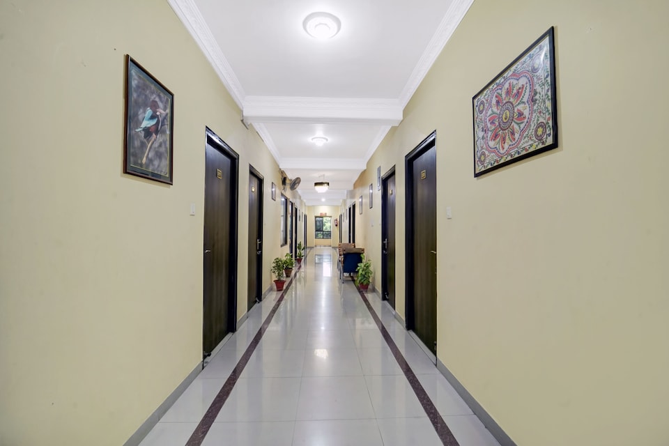 Collection O Rukanpura Bus Terminal Formerly Radhika Inn, Bailey Road, Patna