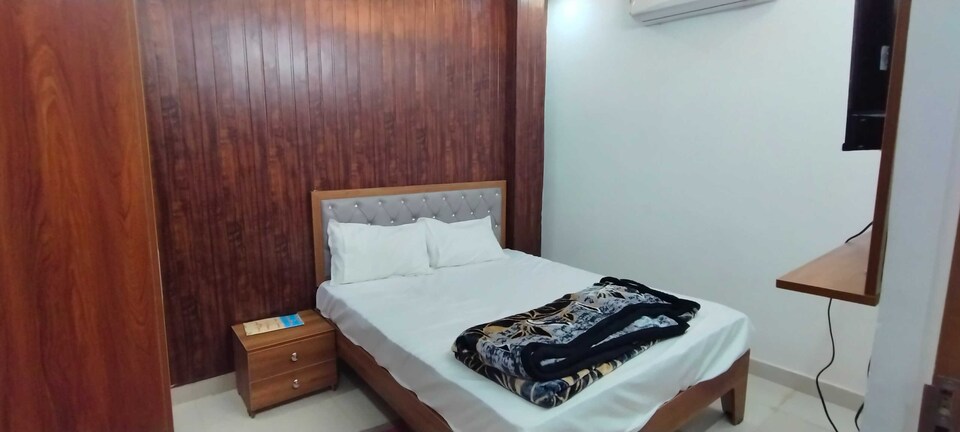 OYO 828459 SR HOTEL AND RESTAURANT, Khalilabad, Khalilabad