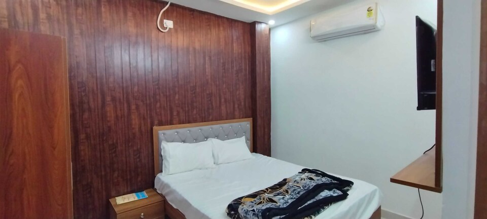 OYO 828459 SR HOTEL AND RESTAURANT, Khalilabad, Khalilabad