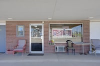 First Inn By OYO Quinter Hwy 70