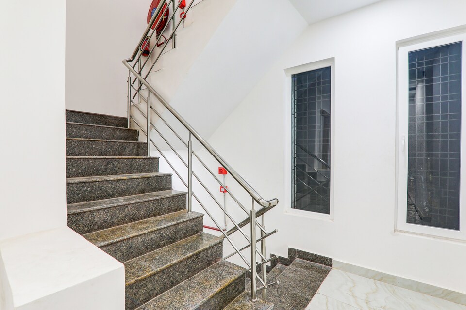 Hotel O The Whitehouse, Golghar, Gorakhpur