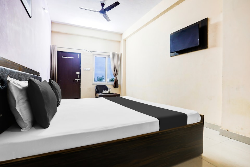 Hotel O Girdharwal Resort, Kota, Kota