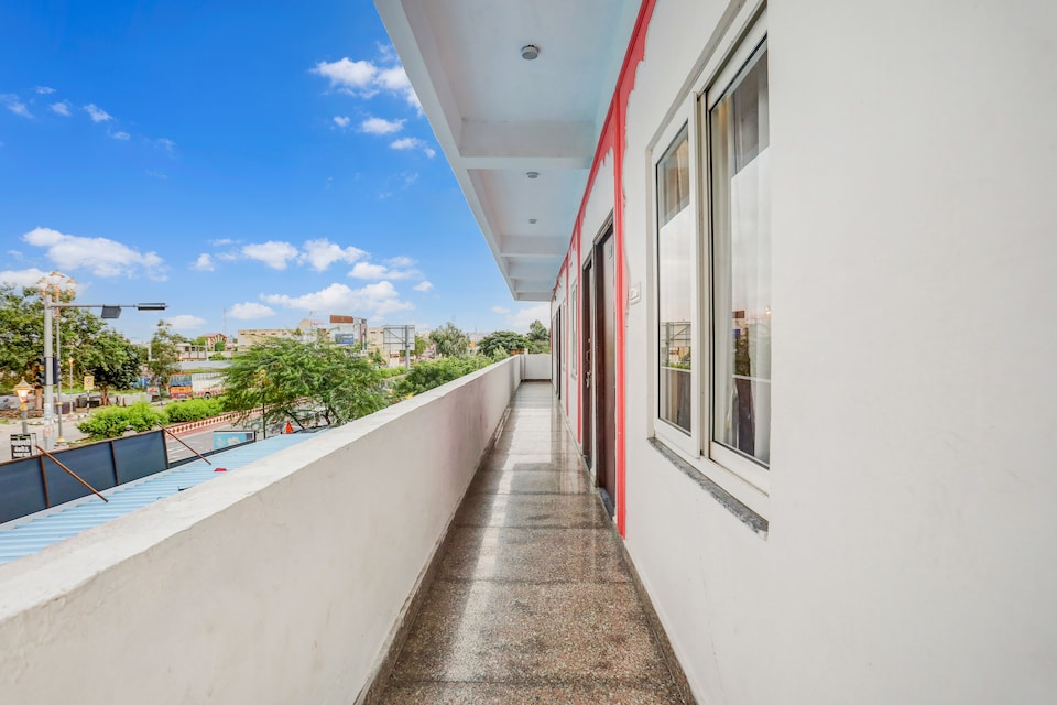 Hotel O Girdharwal Resort, Kota, Kota