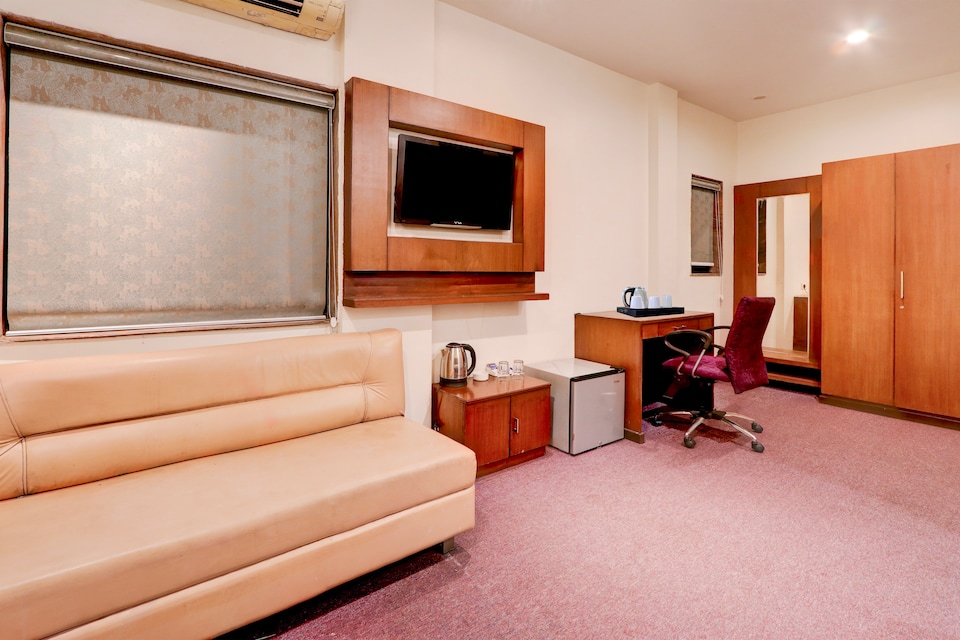 Townhouse Oak Ramdaspeth Downtown, Bus Stand Nagpur, Nagpur