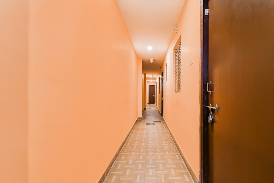 Super Hotel O Dakshin Dwar Formerly Radha Krishna Niwas, Swargdwar Puri, पुरी
