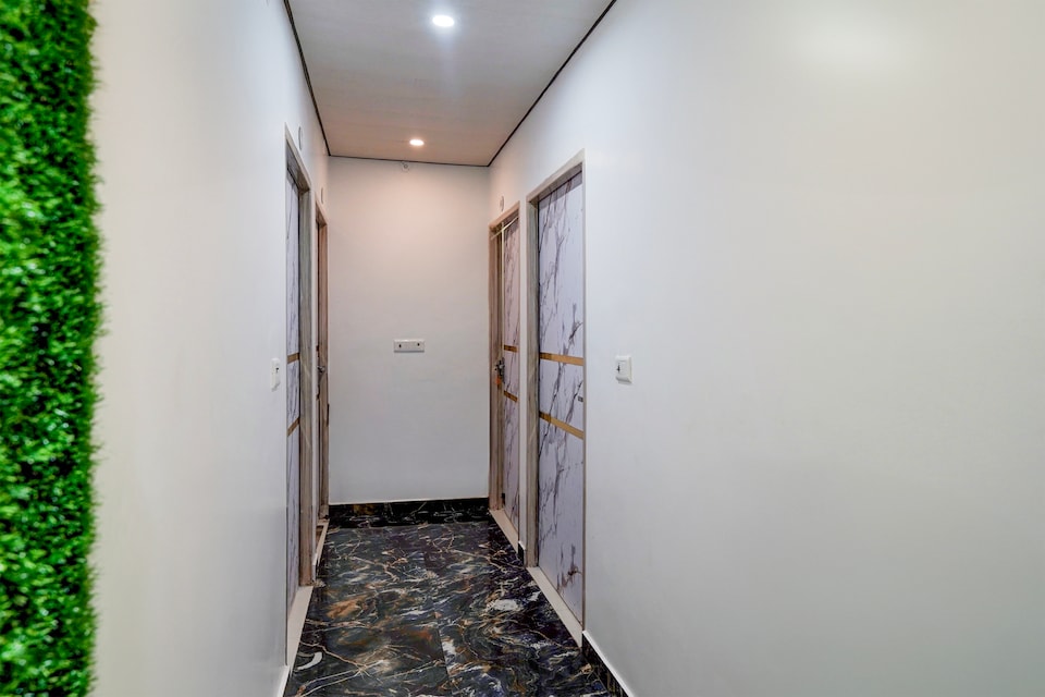 Hotel O Shiv Balaji Guest House, Godowlia, Varanasi