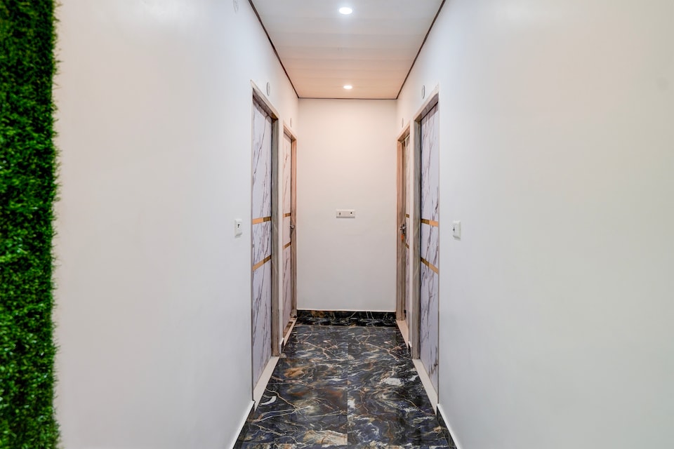 Hotel O Shiv Balaji Guest House, Godowlia, Varanasi