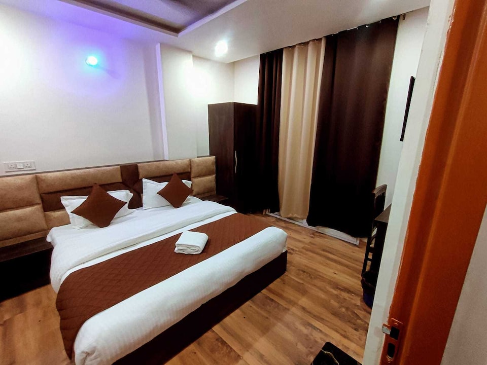 Hotel O Diamond Inn, Greater Noida, Noida