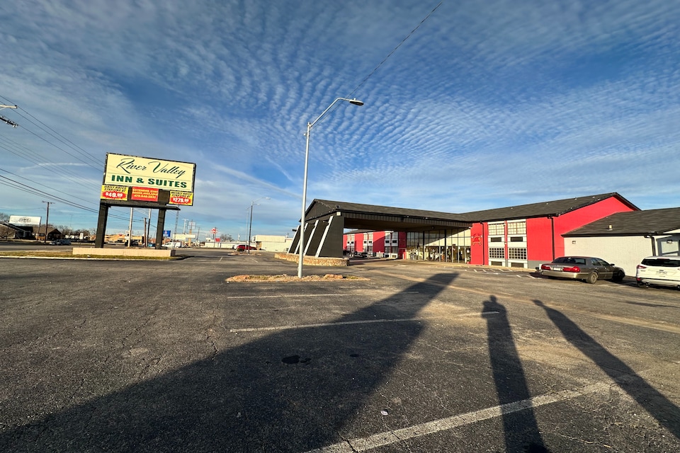 River Valley Inn and Suites By Belvilla, Fort Smith, Fort Smith, AR