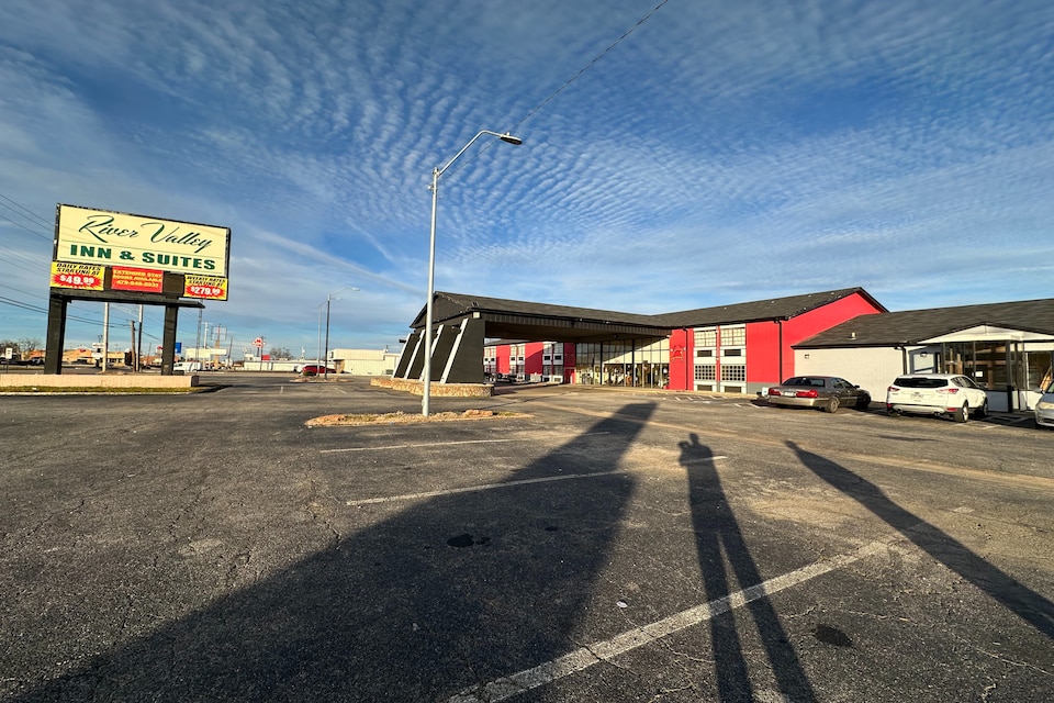 River Valley Inn and Suites By Belvilla, Fort Smith, Fort Smith, AR