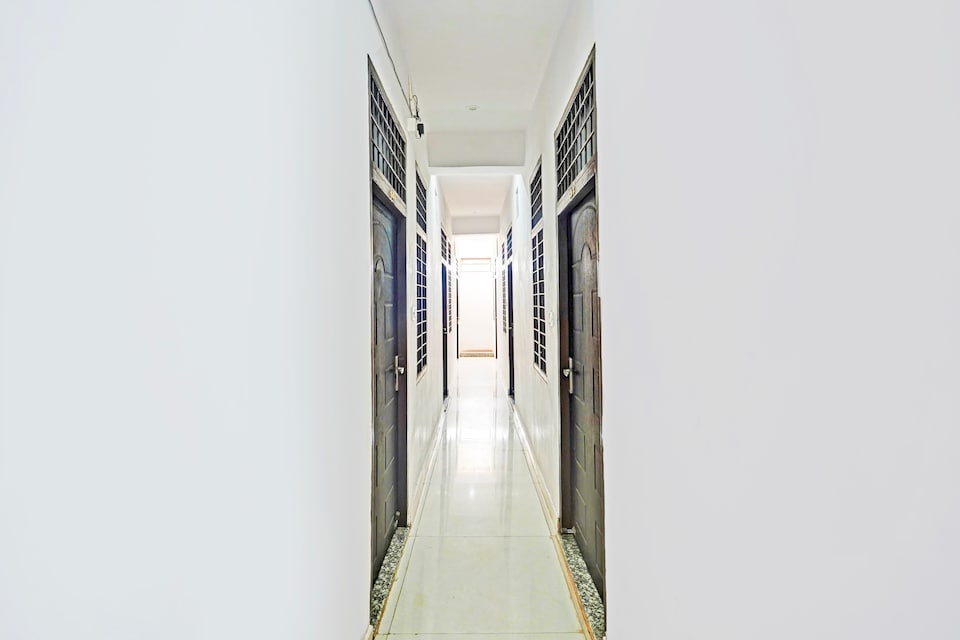 Hotel O  Atithi Stay Lodge, Chowk Allahabad, Prayagraj