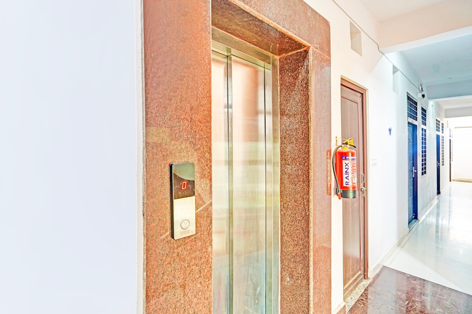 Hotel O  Atithi Stay Lodge, Chowk Allahabad, Prayagraj