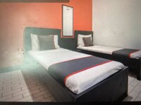 OYO 94282 Florensa Kost