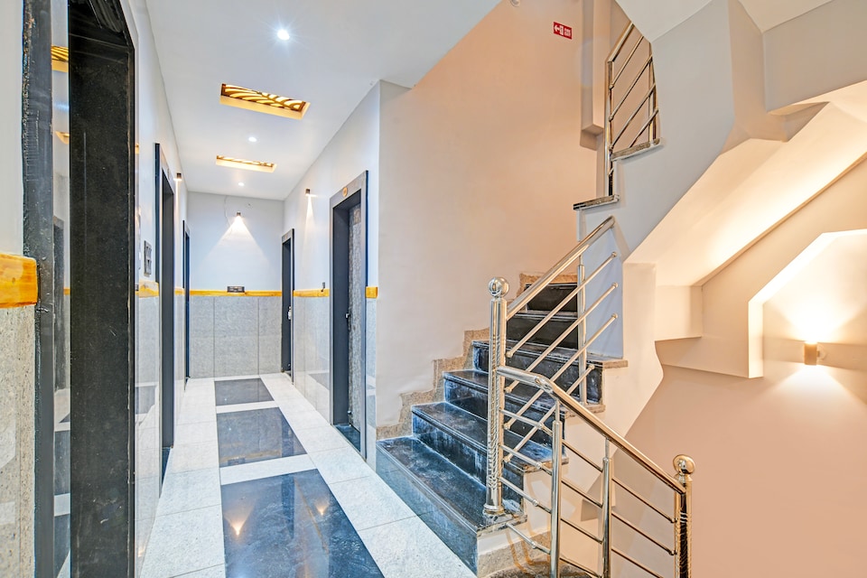 Collection O Mahakal Formerly Maharana Pratap, Mahakal Temple, उज्जैन