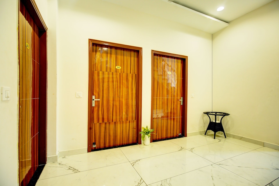 HOTEL O THE SILVER TULIP, Pakhowal Road Ludhiana, Ludhiana