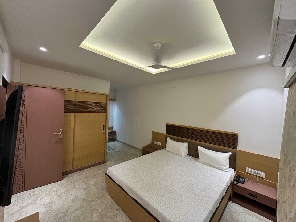 OYO 829010 Hotel 777, MG Road Indore, Indore