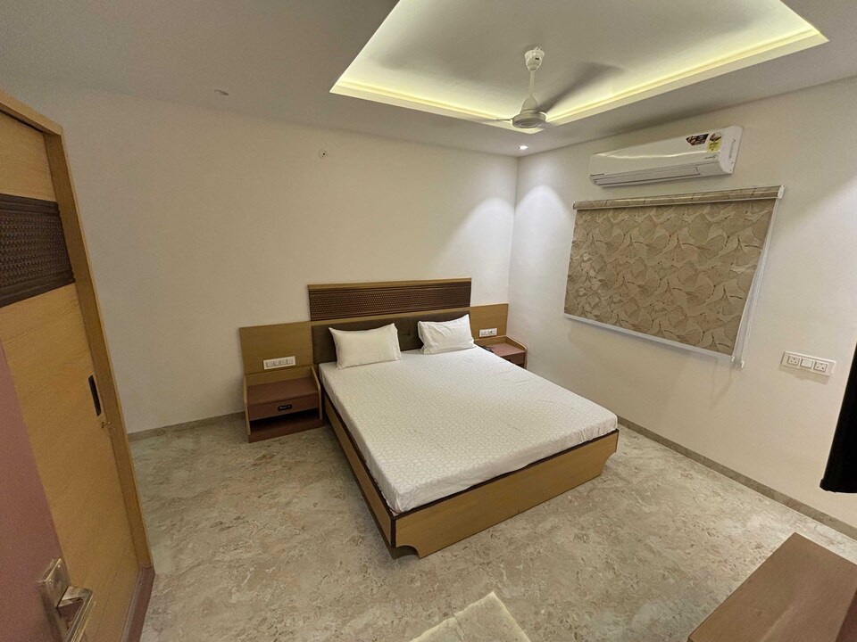 OYO 829010 Hotel 777, MG Road Indore, Indore