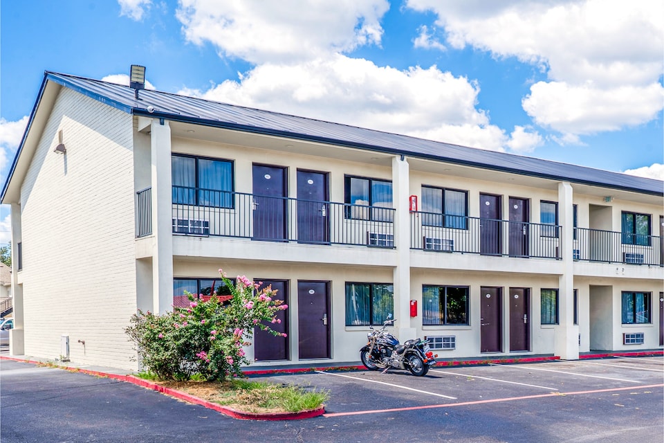 OYO Hotel Houston N Fm-1960 Champions TX, Houston West TX, Houston