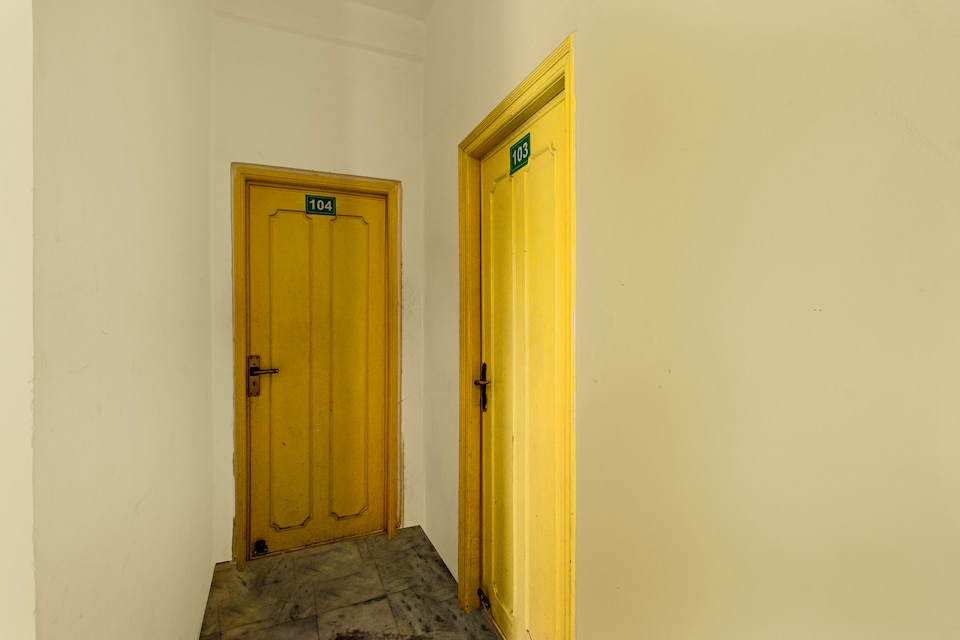 Collection O Irrum Manzil Metro Station Formerly Green Banjara Stay, Banjara Hills, Hyderabad