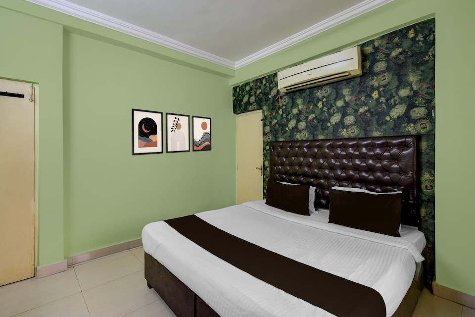 Collection O Irrum Manzil Metro Station Formerly Green Banjara Stay, Banjara Hills, Hyderabad