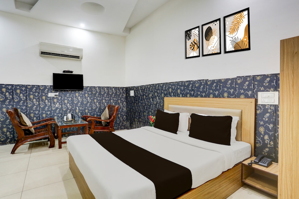 Super Hotel O Lohgarh Road Zirakpur Formerly JB Plaza, Zirakpur, Zirakpur