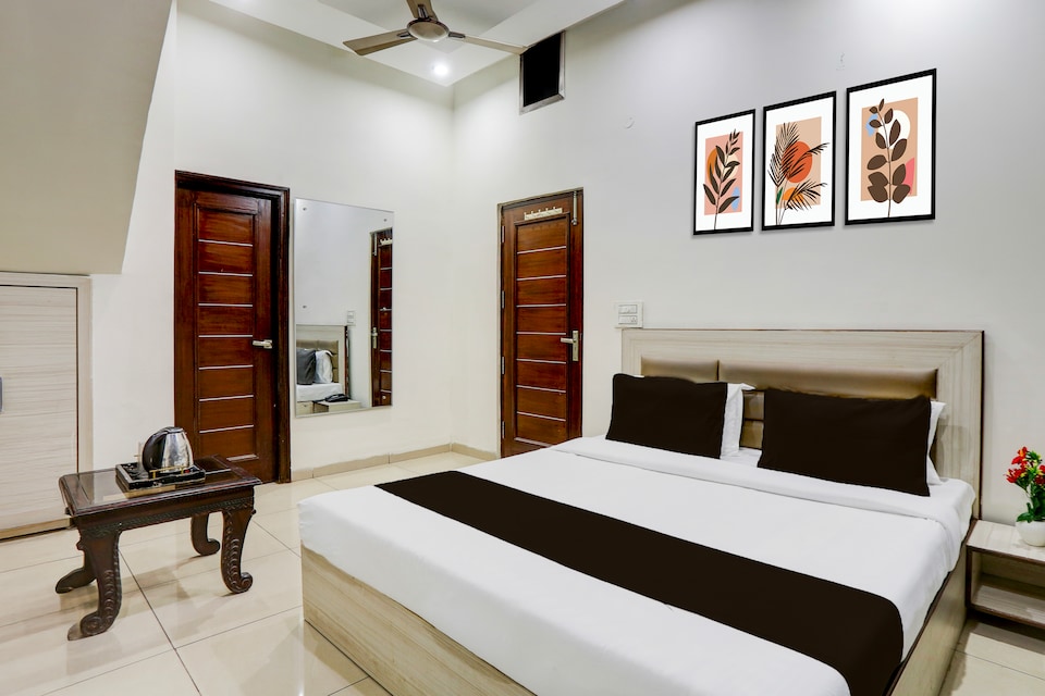 Super Hotel O Lohgarh Road Zirakpur Formerly JB Plaza, Zirakpur, Zirakpur