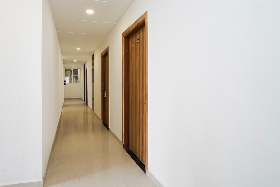 Hotel O Noida Sky Suites Sector 44 Near botanical metro, Noida City, Noida