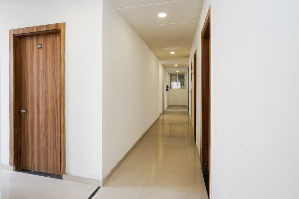 Hotel O Noida Sky Suites Sector 44 Near botanical metro, Noida City, Noida