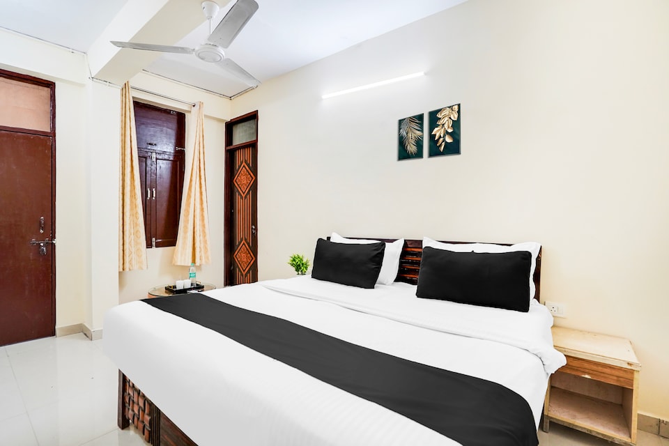 HOTEL O YATRA INN, Noida City, Noida