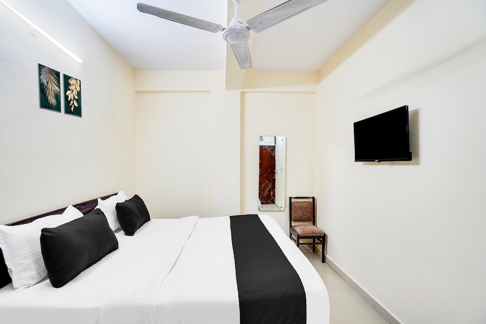HOTEL O YATRA INN, Noida City, Noida