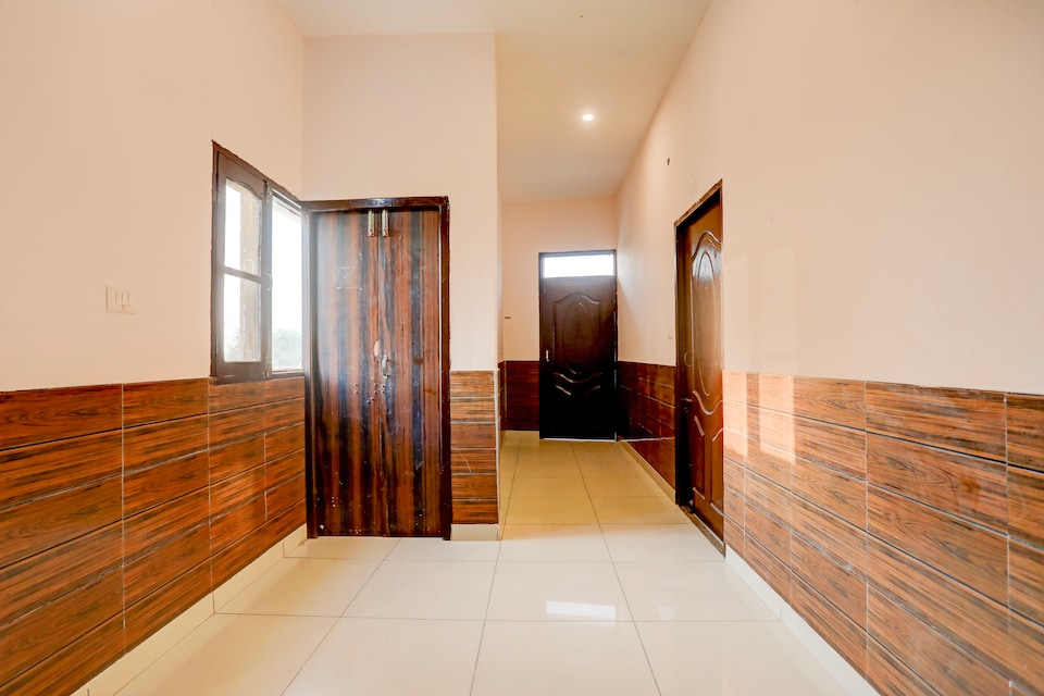 OYO 829306 HILL VIEW LUXURIOUS ROOMS, Nayagaon Chandigarh, Chandigarh