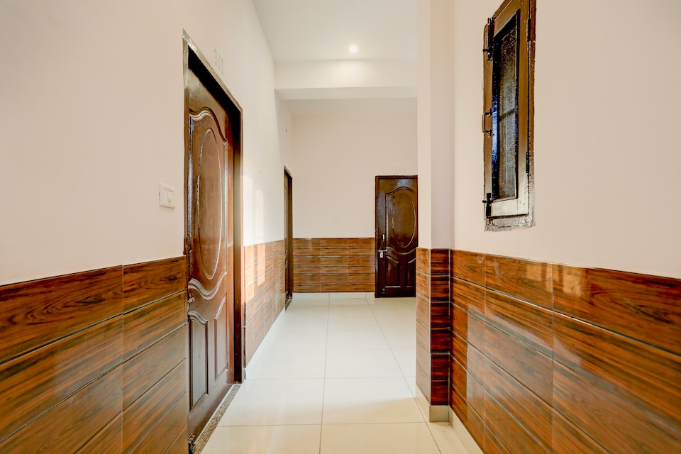 OYO 829306 HILL VIEW LUXURIOUS ROOMS, Nayagaon Chandigarh, Chandigarh