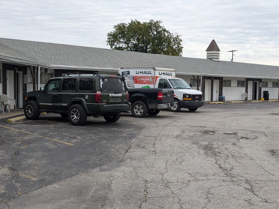 Capri Motel By OYO Elwood, Wathena, C66090, Wathena, KS