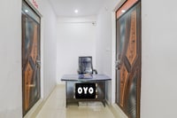 OYO 829405 Hotel Malihabad Palace