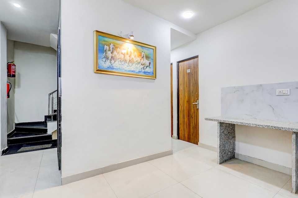 Hotel O Sector 25 Near Iskcon Temple Formerly Hotel Amazing House, Pitampura - Rohini Delhi, Delhi