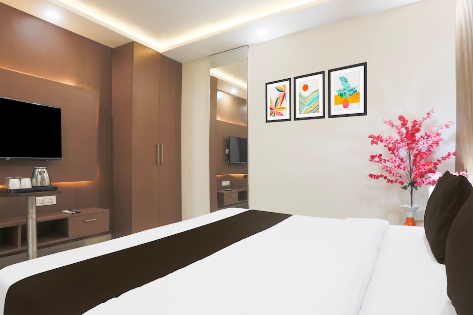 Hotel O Kanpur City Centre Formerly SR Galaxy, Kanpur Railway Station, Kanpur