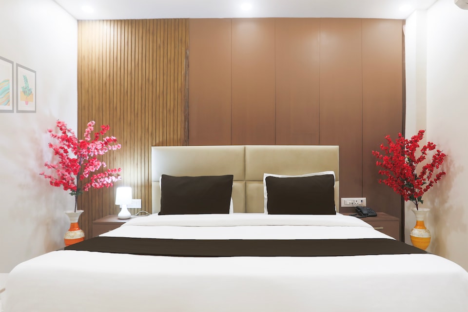 Hotel O Kanpur City Centre Formerly SR Galaxy, Kanpur Railway Station, Kanpur