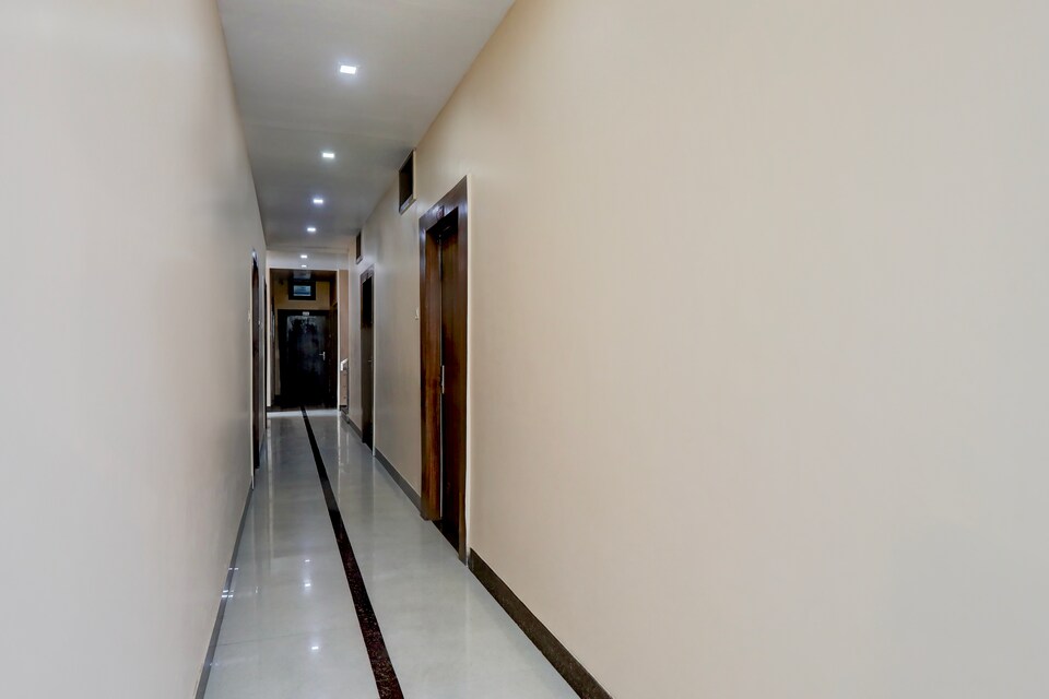 SPOT ON Hotel Swarat, Satna, Satna