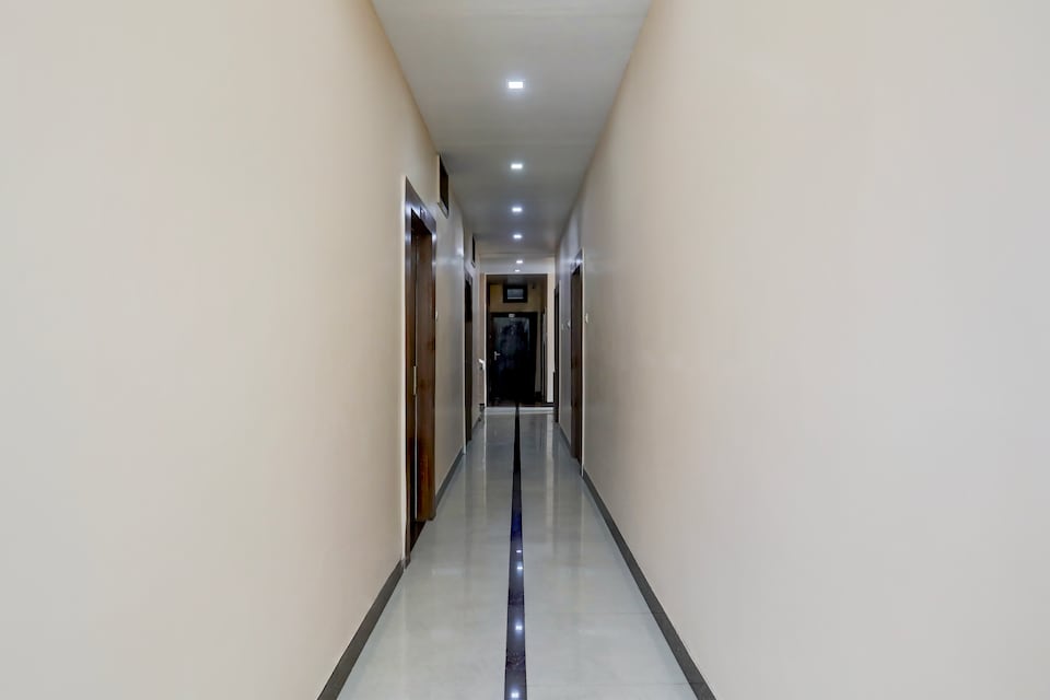 SPOT ON Hotel Swarat, Satna, Satna