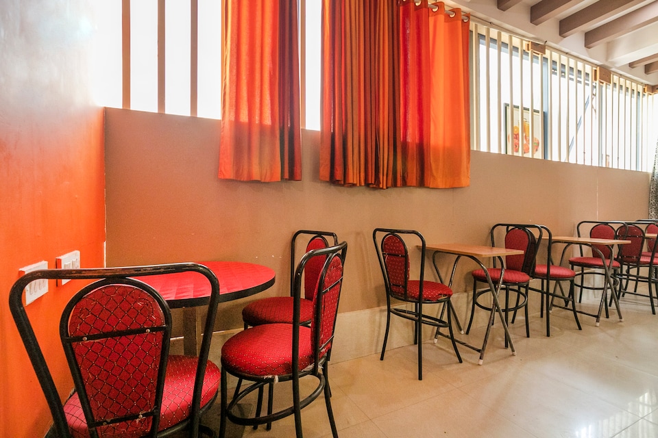 OYO Emirates Suites Near Ragigudda Sri Prasanna Anjaneyaswamy Temple, Koramangala Forum Mall, Bangalore