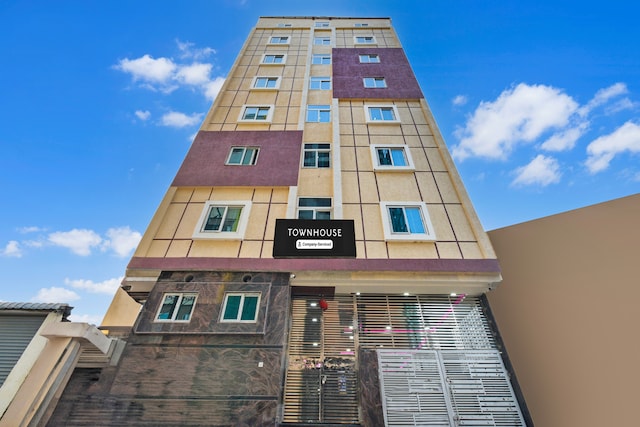 Super Townhouse Kokapet Formerly Aarian Tej Nilayam