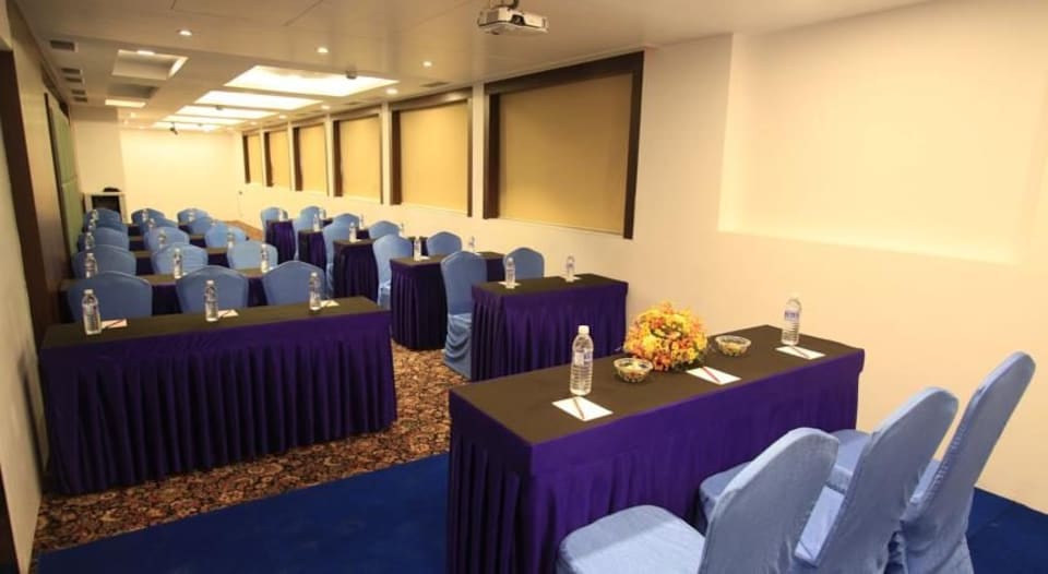 OYO 1921 La Woods Hotel, Anna Salai Chennai, Chennai