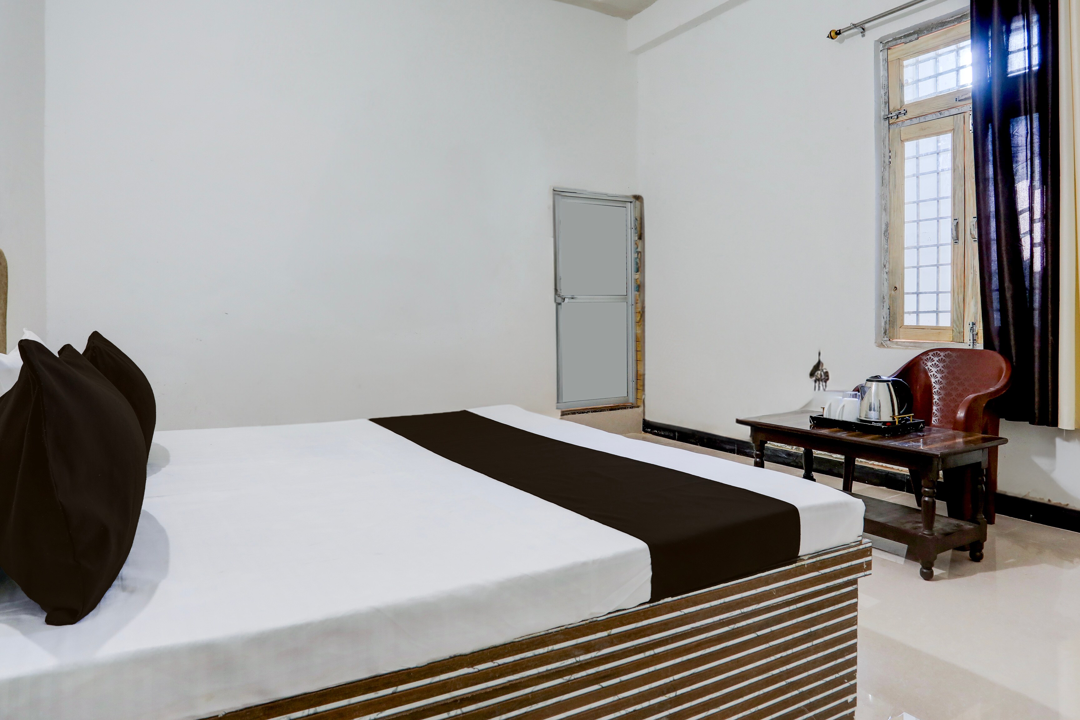 Hotel O Kanha galaxy brothers group , Flagship Kanpur, Book ₹1112 OYO