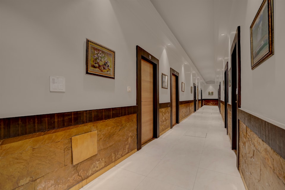 Collection O by OYO Amritsar Bus Stand Formerly Hotel Ricky International, Company garden Amritsar, Amritsar