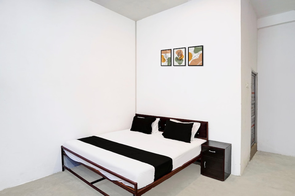 SPOT ON Hotel Lakshya Ghatampur, Barra Kanpur, Kanpur